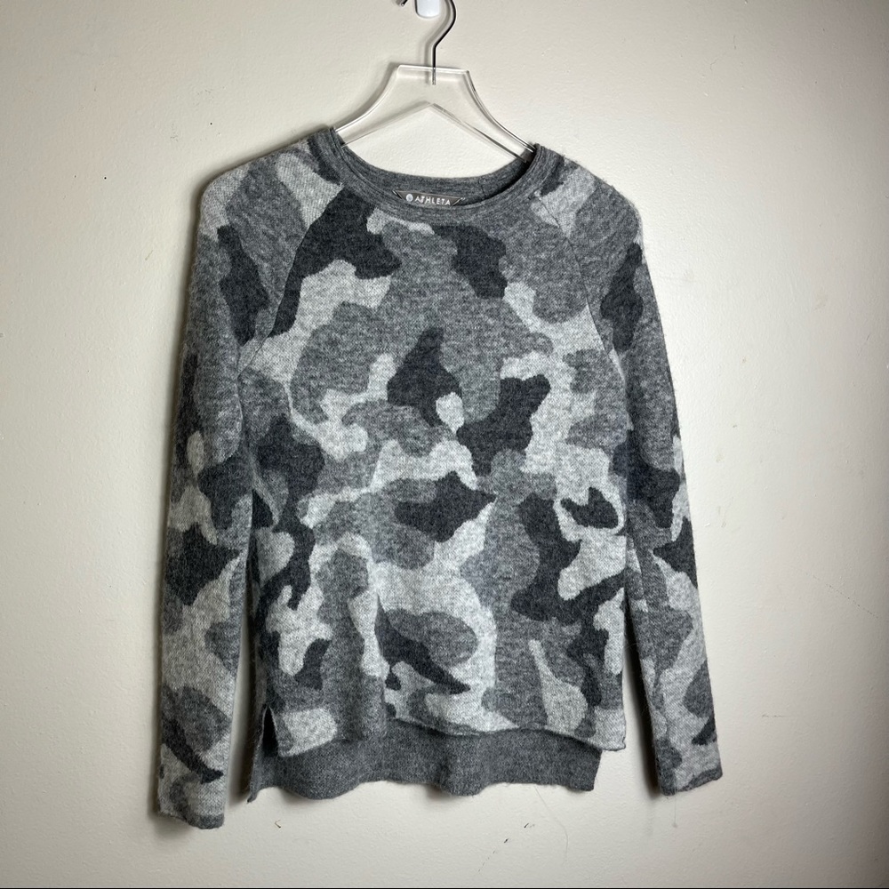 ATHLETA Undercover Camo Pullover Sweater CYA Grey Camo sz XS 0900